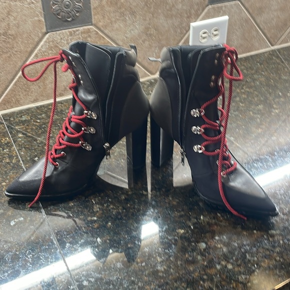 NIB Steve Madden Kare Lace-up Boot Black and Red Size 9.5 Women - Picture 3 of 11